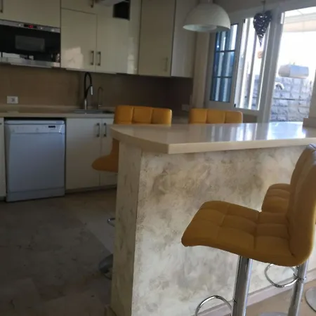 With 3 Bedrooms In El Chaparral, With Wonderful Sea View, Po